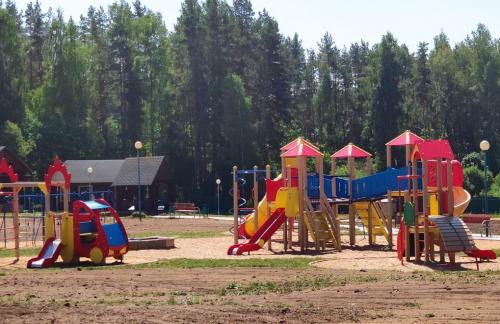 Аренда коттеджей от 79 р/сутки на базе отдыха "Леошки"